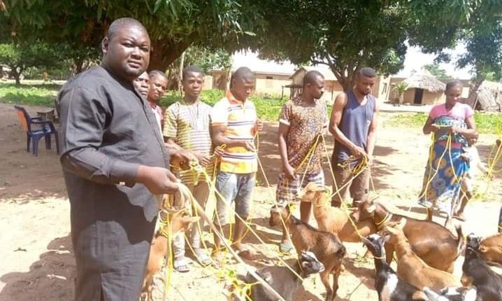 Nigerian Politician Daniel Ukpera donates new ropes to tie goats