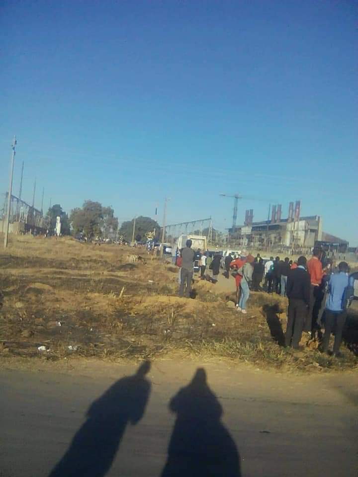 kwekwe police soldiers turn people away town cbd