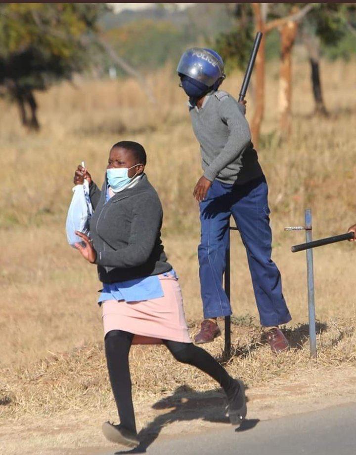 Pictures Zimbabwe Nurses Chased By Police During Demonstration 