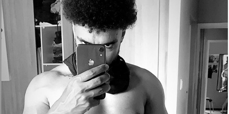Shock as rapper Shane Eagle exposes his manhood (pictures)