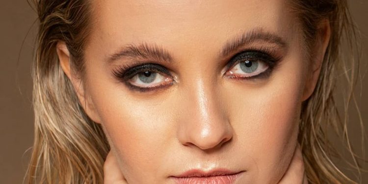 Lara Lourens Biography Age, Boyfriend, TV Roles, Pictures, Net Worth, Lithapo