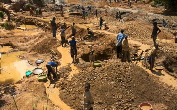 Fatal 12 illegal miners trapped at Peace Mine.