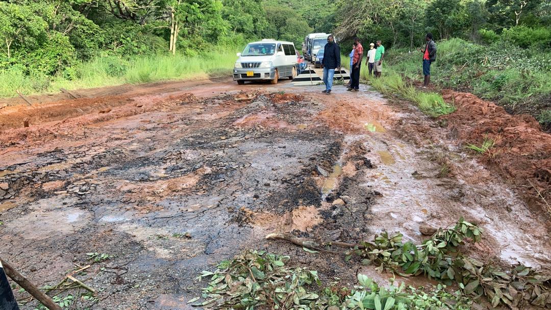 Mudslides damage Chimanimani roads