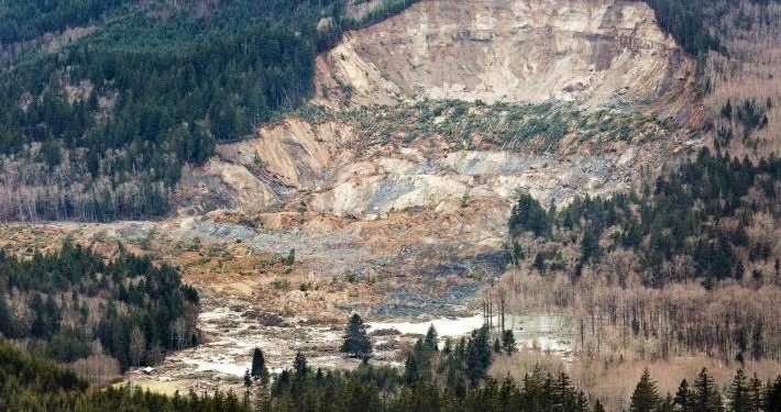 Mudslides damage Chimanimani roads