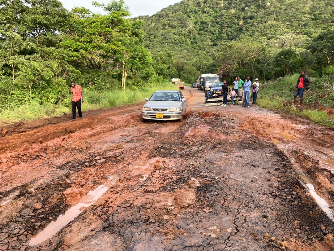 Mudslides damage Chimanimani roads