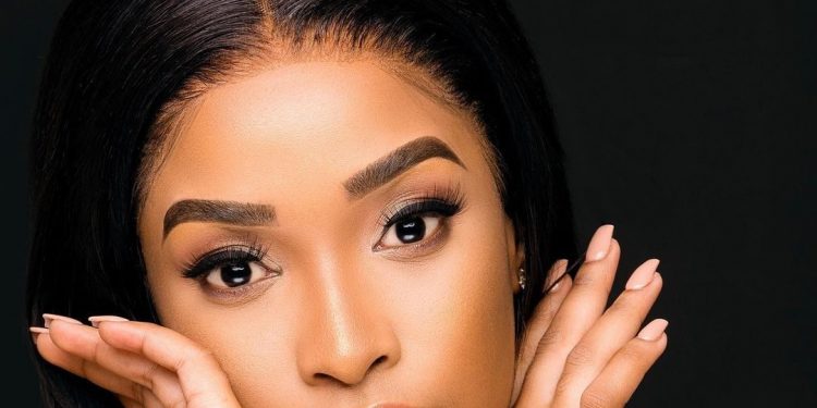 Cindy Mahlangu's boyfriend seems to be unsatisfied by the beautiful actress, cheats on her with a white girl.