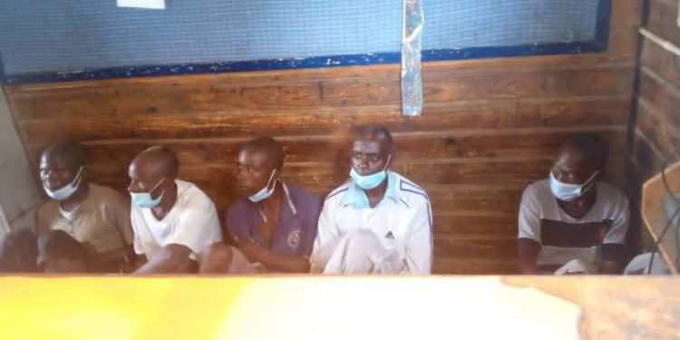 Madzibaba steals US$ 6 000 from client during prayer