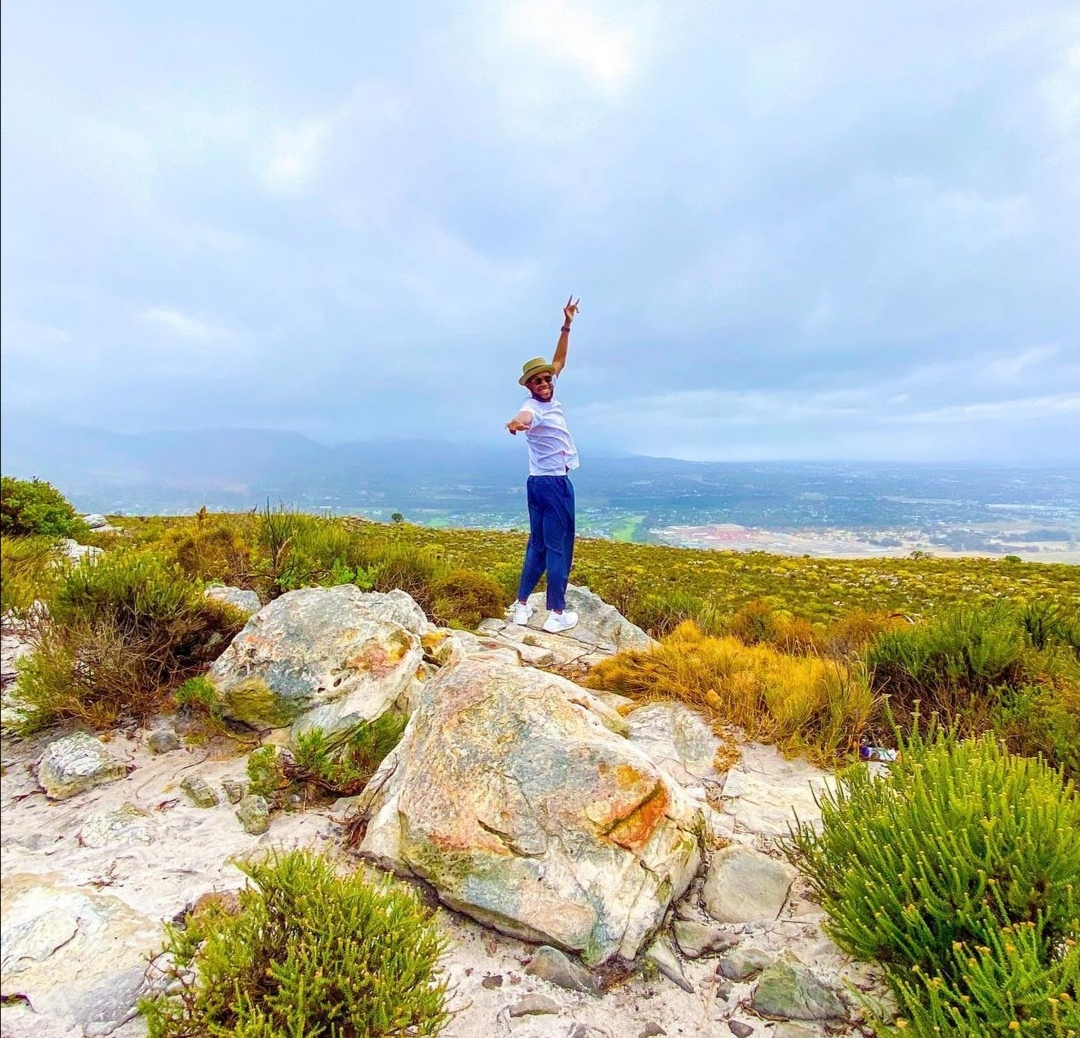  Mohale vacationing with his ring off