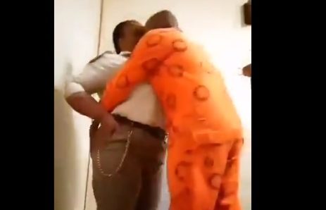 Video: Rasta caught pants down having s_ex in the bush