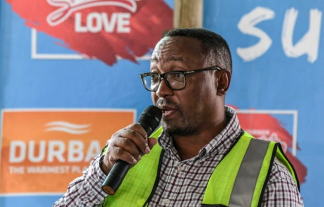 Video: Suspended eThekwini City Manager caught pants-down with friends wife