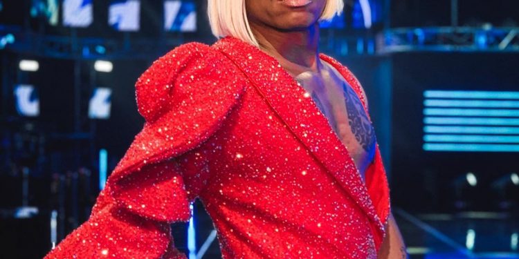 Pictures: Somizi can’t resist being touchy with Maps Maponyane