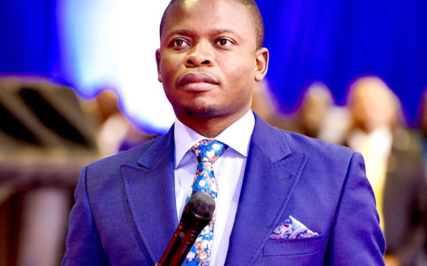 Pictures: Devoted South Africans flock to Malawi to be baptized by runaway prophet Bushiri