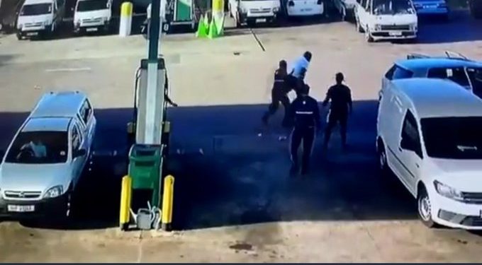 Watch: Fuel attendants gang on a client who attacks one of them