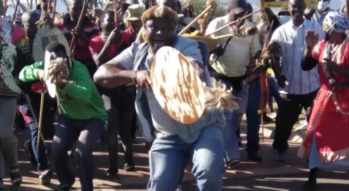 Amabutho floods KwaDakwadunuse homestead to reinforce MK vets