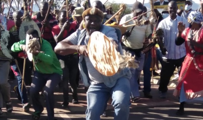 Amabutho floods KwaDakwadunuse homestead to reinforce MK vets