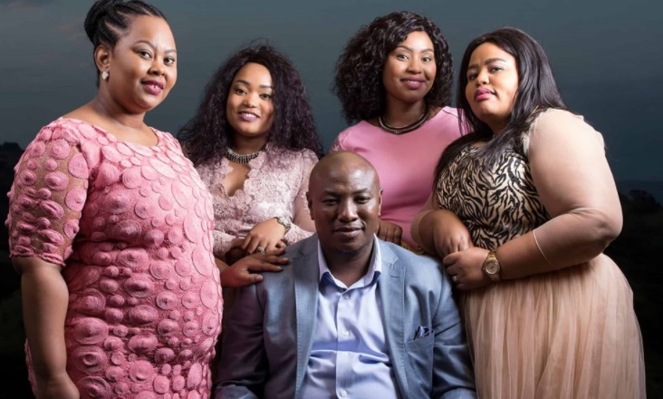 Musa Mseleku and his wives - Source: Facebook@musamseleku