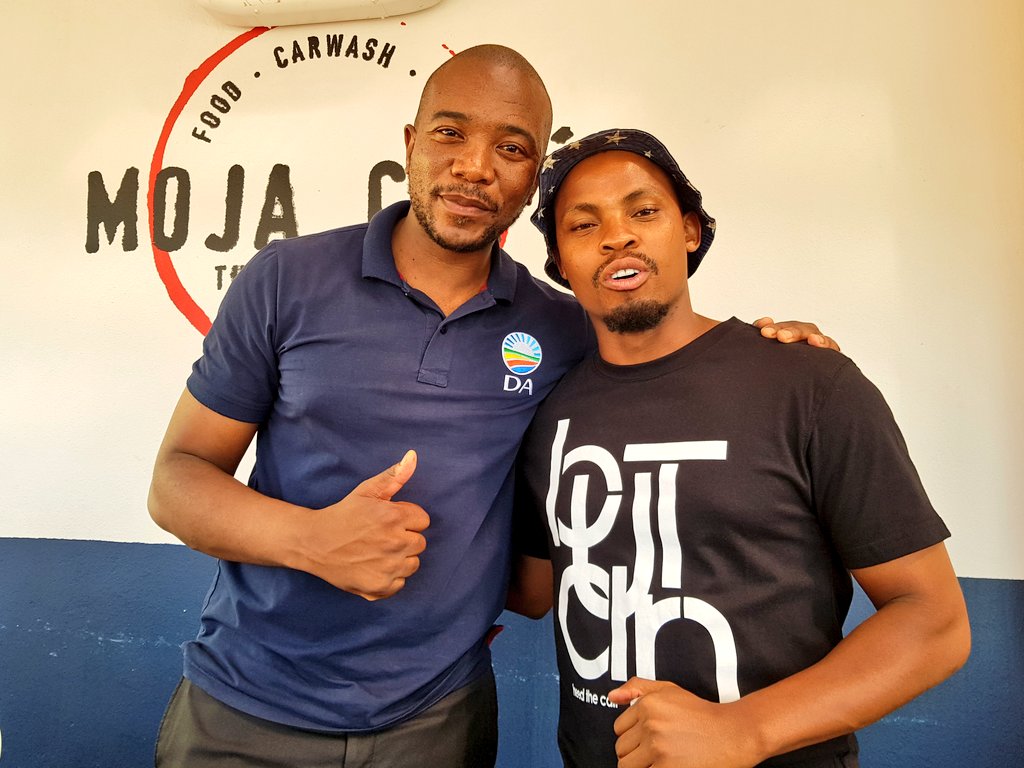 Mmusi Maimane and Kutlwano Pitso pose for a photo moment