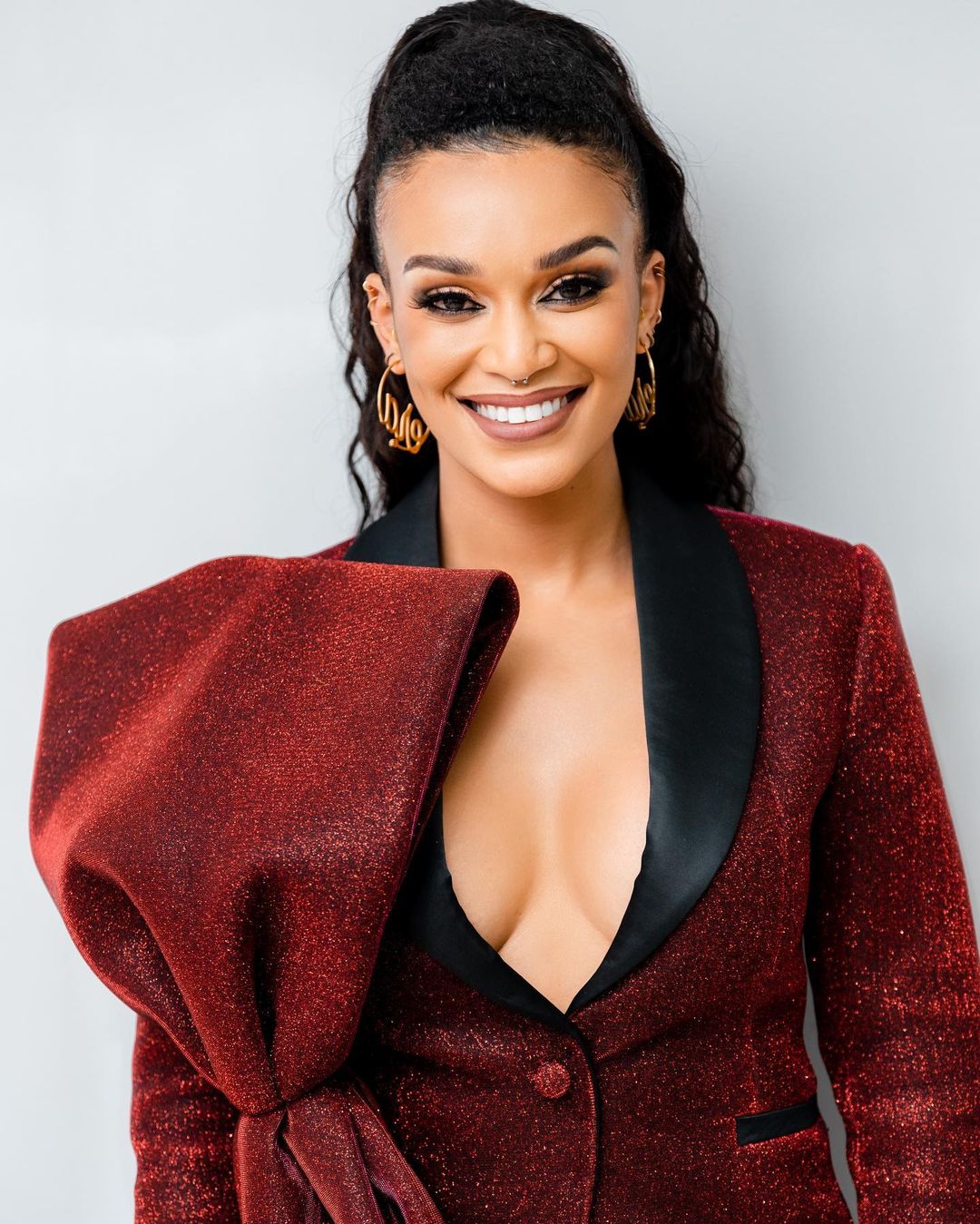 Pearl Thusi melts the hearts of Mzansi by agreeing to go on a date with Mr Smeg