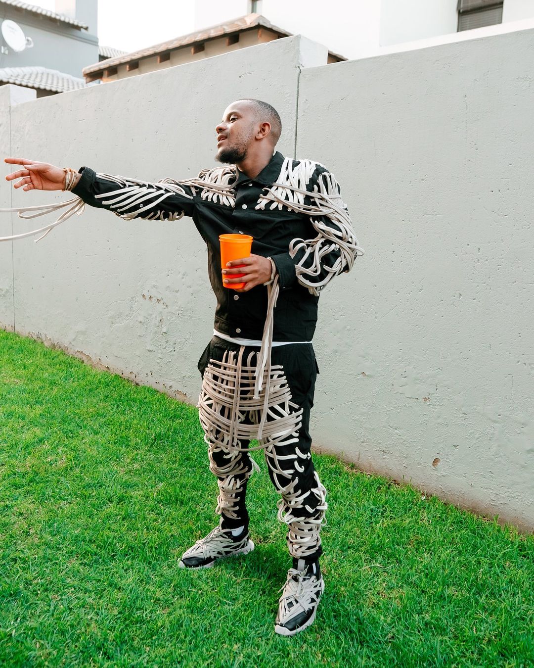 "He's wearing bopha bopha bopha." Mzansi trolls Kabza De Small's outfit: instagram.com/kabelomotha_