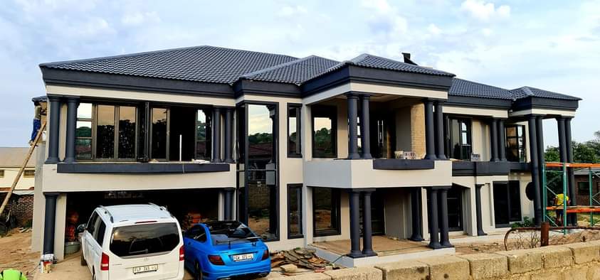 King Monada shows off complete double storey house and cars (Sources Twitter/King Monada)