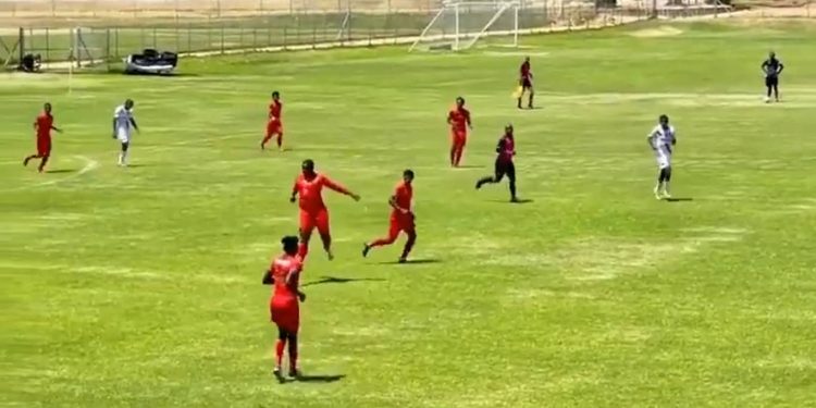 Andile Mpisane shocks fans with skills after coming on during Royal AM vs Stellenbosch