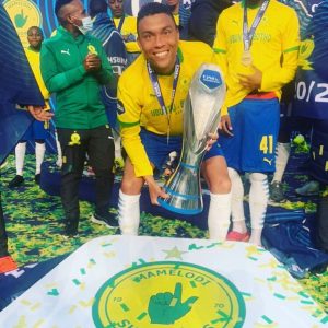 Ricardo Narcimento lifts trophy for Sundowns