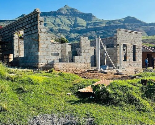 Big Zulu builds grandmother a mansion (Image credits@bigzulu_sa)