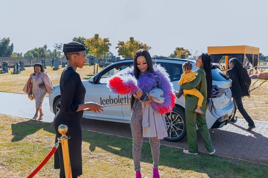 Khanyi Mbau at her father's tombstone unveiling 