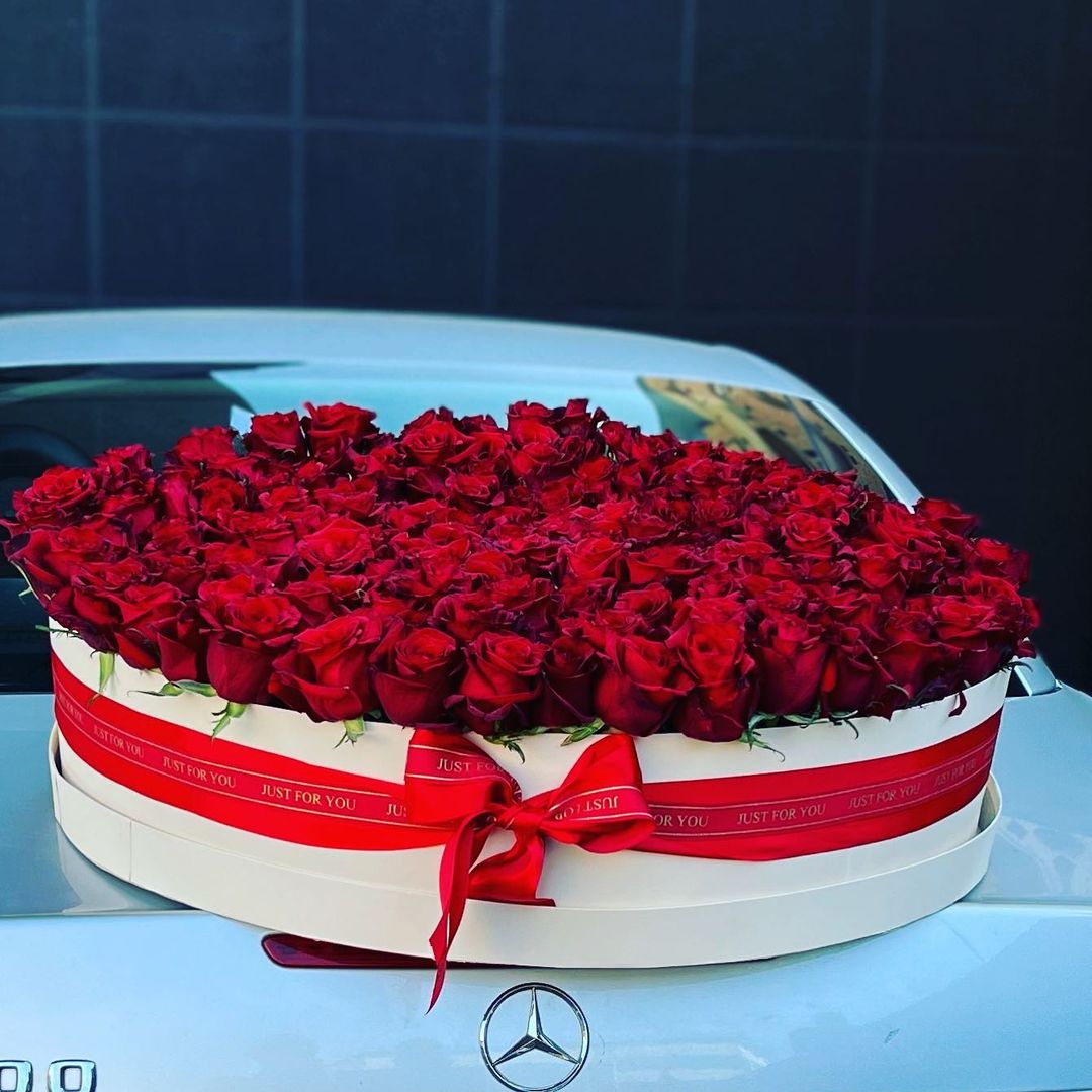 Mohale's 200 roses. Image: Instagram/Mohale