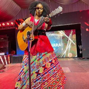 Zahara performing