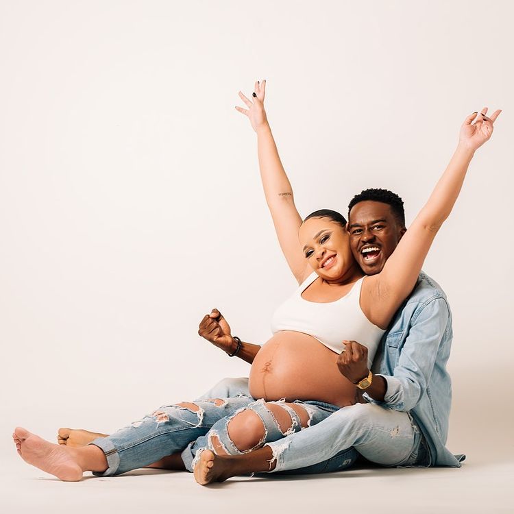 Hungani and Stephanie Ndlovu serves fans with a maternity photoshoot. Image: Instagram/