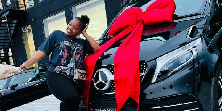 Boohle next to her V-Class with flowers.