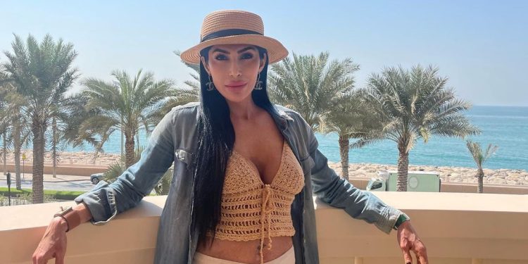 Sorisha outside the hotel