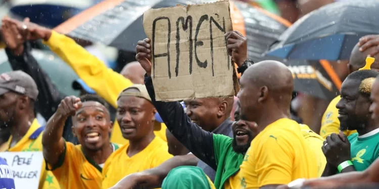 Sundowns fans loving life. Photo: Samuel Shivambu/BackpagePix